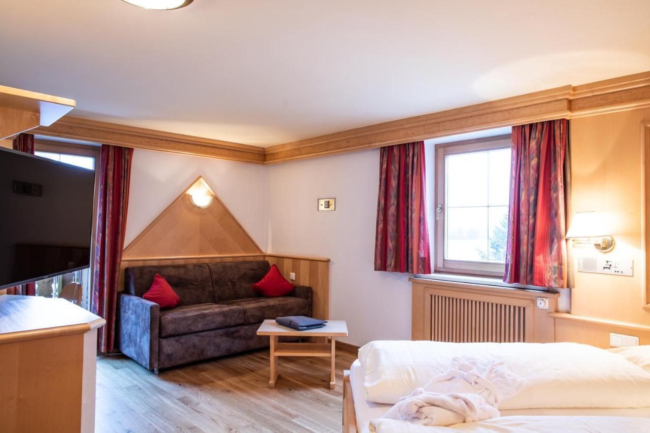 Aktiv- Und Wellnesshotel Traube- Post Curon Venosta Buitenkant foto
