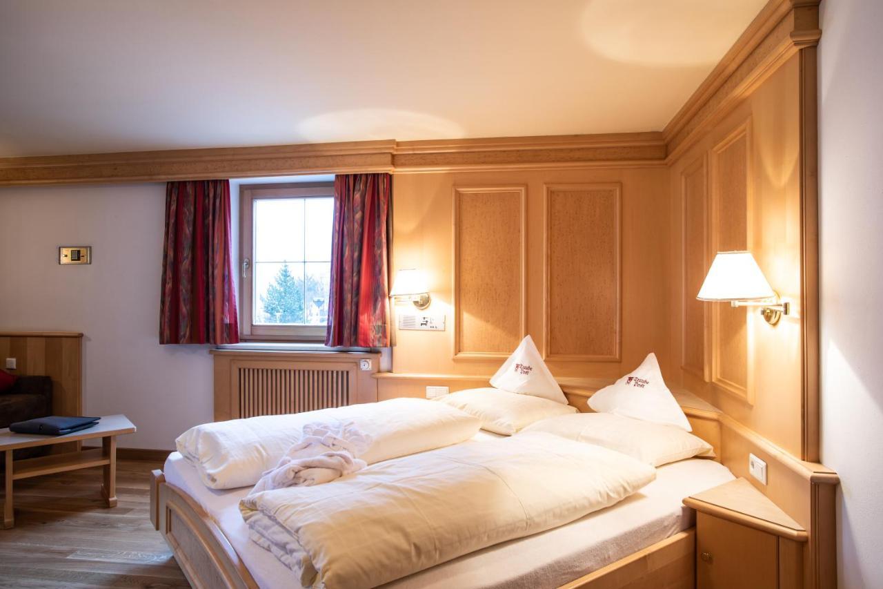 Aktiv- Und Wellnesshotel Traube- Post Curon Venosta Buitenkant foto