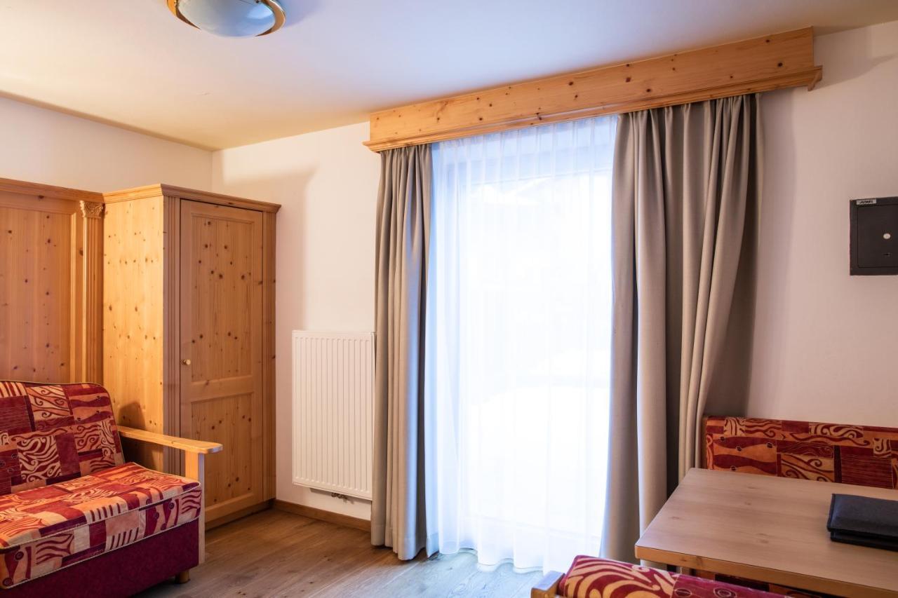 Aktiv- Und Wellnesshotel Traube- Post Curon Venosta Buitenkant foto