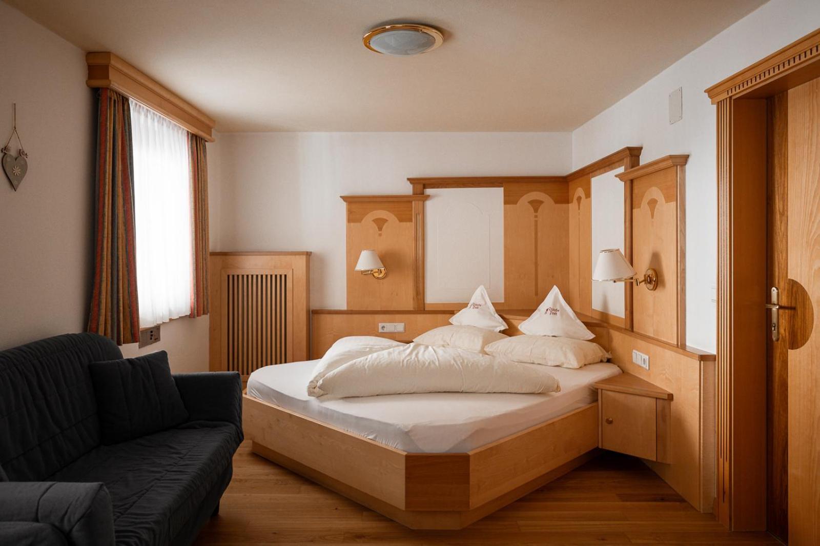 Aktiv- Und Wellnesshotel Traube- Post Curon Venosta Buitenkant foto