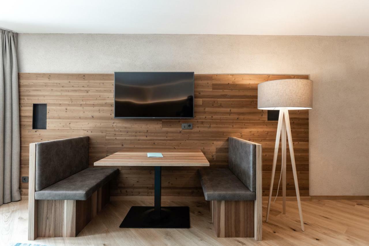 Aktiv- Und Wellnesshotel Traube- Post Curon Venosta Buitenkant foto