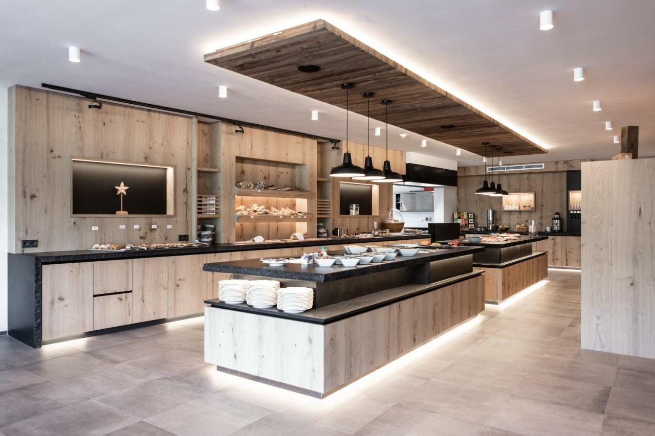 Aktiv- Und Wellnesshotel Traube- Post Curon Venosta Buitenkant foto